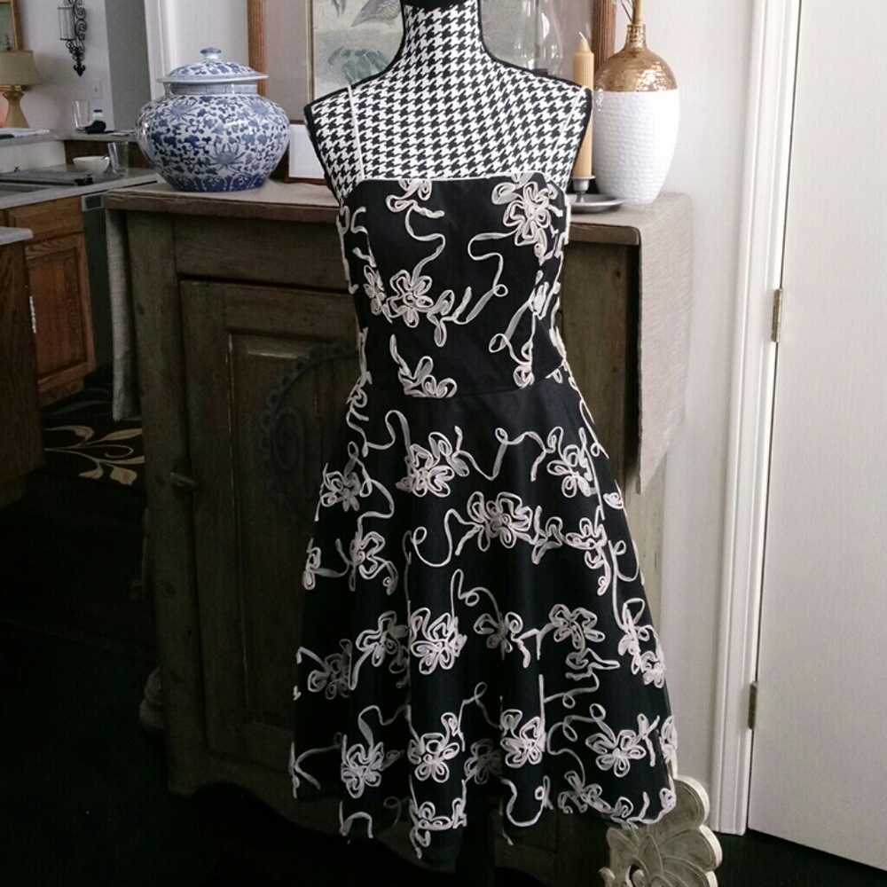 MASQUERADE Sleeveless Dress Size 9/10